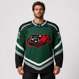 Elegante camiseta de hockey sobre hielo que ofrece comodidad ligera, rendimiento atlético y construcción duradera para cada partido. - Product Image 4