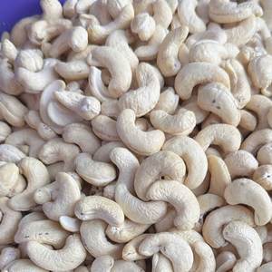 Vietnam Factory Roasted <b>Cashew</b> <b>Nuts</b> Vietnam Organic Whole <b>Cashew</b> W320 Vietnamese <b>Cashew</b> Kernels Customer OEM ODM Requirement - Product Image 1