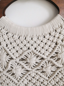 Pochette pliable en perles et soie avec design durable et portable pour la collection de vente en gros de boutiques féminines - Product Image 3