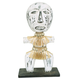 Ensemble de figurines tribales géométriques abstraites en bois sculpté à la main avec perles en fibre de raphia |   Ensemble 3 pièces moderne du milieu du siècle, blanc cassé vieilli - Product Image 3