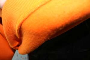 Sudadera MANA TOA ORANGE con Cuello Alto, 100% NEGRO, Apliques Bordados, Sudadera de Cuello Ancho con Hilos Finos - Product Image 3