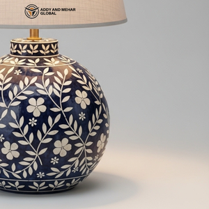 Lámpara de Mesa Artesanal con Incrustaciones de Hueso Azul y Patrón Floral, Lámpara Decorativa de Lujo para Mesita de Noche con Pantalla de Tela para Hogar y Hotel - Product Image 4