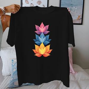 Camiseta de Mujer de Corte Regular con Estampado Degradado de Flores de Loto, Estilo Casual, 100% Algodón Puro, Tejido de Punto, Cuello Redondo, Manga Corta - Product Image 3