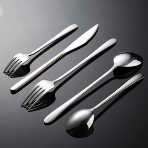 Ensemble de couverts en acier inoxydable avec finition polie miroir, couverts de table modernes comprenant des cuillères, des fourchettes et des couteaux durables - Product Image 6