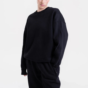 Sudaderas de cuello redondo para mujer, de tela premium, con logotipo personalizado, para invierno, de corte holgado, con hombros caídos, cómodas, a bajo precio, al por mayor. - Product Image 1