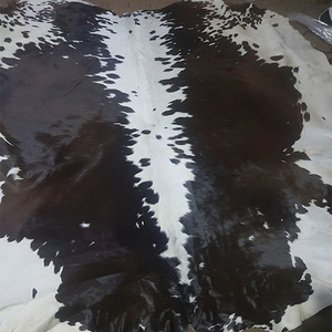 Alfombra de Cuero Genuino de Vaca, Seleccionada a Mano, para Instalaciones Artísticas, Cuero Real, Estilo Minimalista, Patrón Abstracto, Revestimiento para Piso - Product Image 1