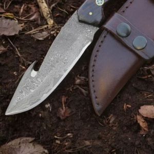 Cuchillos de Caza Premium con Hoja Fija Estilo Damasco, Mango con Aspecto de Madera y Asta de Ciervo, y Estuche de Cuero Cosido - Product Image 2