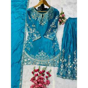 Tenue de soirée élégante pour femmes de créateur, haut, bas et plazza - Product Image 2