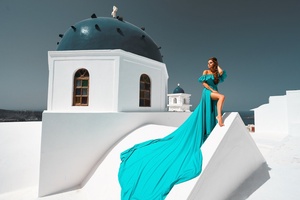 Robe longue fluide en satin bleu roi, coupe trapèze, avec traîne, élégante pour femme, idéale pour la photographie, style conte de fées - Product Image 2