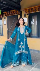 Diseñador Pure Chinon Bordado Secuencia Partywear Salwar Kameez Heavy Dupatta Set con OUTFIT TOP PLAZZO - Product Image 2