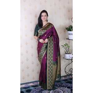 Sari Banarasi Único con Ondas Onduladas, Tejido en Seda Suave con Intrincados Detalles Zari, para la Moda India y Pakistaní, Color Vino - Product Image 1