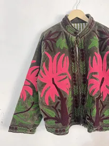 Chaqueta de terciopelo verde de lujo para mujer, con bordado tropical floral, estilo bohemio. - Product Image 3