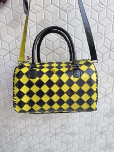Ensemble de 4 sacs à main et pochettes de luxe en cuir sculpté à la main, style bohème gypsy à motifs damier, pour femmes - Product Image 3