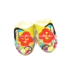 Chaussures en feutre de laine colorées faites à la main pour la couture à la main, accessoire de couture à motif floral pour les passionnés de broderie - Product Image 3