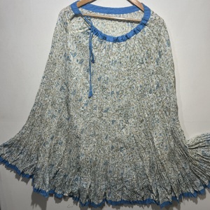 กระโปรงผ้าฝ้าย 100% สีเขียวสำหรับผู้หญิงคุณภาพสูง ดีไซน์หรูหราสำหรับฤดูร้อน – กระโปรงผ้าพิมพ์ลายดอกไม้แบบแฮนด์บล็อกสไตล์ลำลอง - Product Image 1