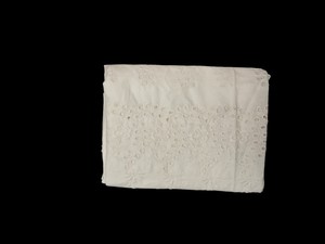 Tissu en coton blanc de qualité supérieure avec bordure à œillets – Broderie florale Schiffli teintable avec bord festonné pour robes – Vente en gros directe usine - Product Image 6