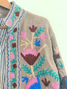 เสื้อแจ็คเก็ตถักลายดอกไม้สไตล์โบฮีเมียนคุณภาพสูงสำหรับผู้หญิง ทรงหลวม คอจีน แขนยาว เหมาะสำหรับใส่ในฤดูใบไม้ร่วง ทำด้วยมือจากผ้าขนสัตว์และอะคริลิก - Product Image 5