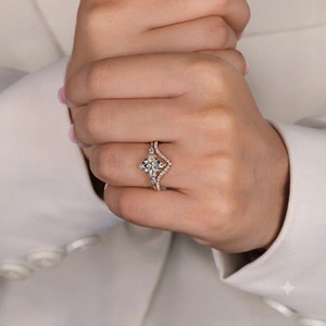 Ensemble de bague de fiançailles en or 10K couleur E VVS2 1,40 carat taille marquise avec diamant de laboratoire et alliance assortie incurvée 0,20 carat - Product Image 4