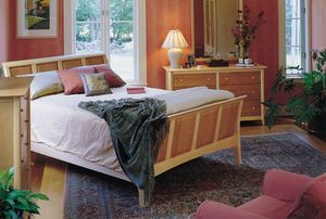 Lit traîneau en bois massif bicolore avec sommier haut et table de chevet – Mobilier de chambre classique en gros - Product Image 2