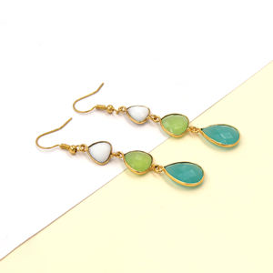 Pendientes Colgantes Bohemios con Flores y Piedras Preciosas Variadas |   Latón con Ágata Blanca, Prehnita, Calcedonia Aqua, Corte Checker, Chapado en Oro de 18K - Product Image 3