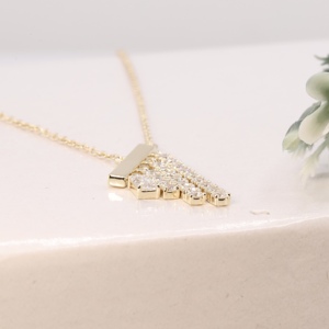 Collier pendentif asymétrique en or jaune de luxe, classique, avec diamant de laboratoire taille émeraude et franges superposées, bijoux fins pour femmes - Product Image 4
