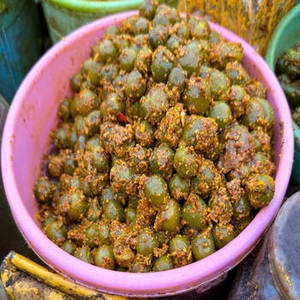Cornichons indiens frais traditionnels aux épices, fabriqués à partir de concombres de la nouvelle saison pour l'exportation en gros de qualité supérieure - Product Image 2