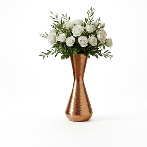 Vase à fleurs en cuivre martelé artisanal, vase décoratif en métal haut de gamme, design sablier pour la décoration de la maison, centre de table floral - Product Image 1