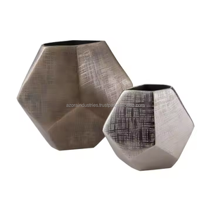 Nuevo florero de aluminio con acabado antiguo con maceta moderna de alta calidad para habitación de hotel de Azora Industries - Product Image 1