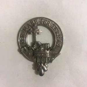 Ceci est un badge en étain avec le blason du clan écossais Sutherland, 5e bataillon écossais. Badge de casquette Seaforth Highlanders WW1 OR Glengarry - Product Image 6