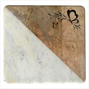 Planche à découper en marbre et bois avec incrustation papillon, plateau de service en pierre et bois mélangés pour fromages et charcuteries, idéal pour la cuisine domestique - Product Image 1