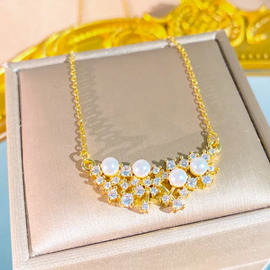 Collier Nuages pour femme en acier inoxydable 304 plaqué or 0,03 µm avec incrustation de perles sur chaîne câblée - Product Image 6