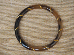 Bracelets en corne naturelle épais pour femmes, fabriqués par Perfect Enterprises - Product Image 3