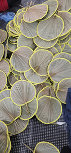 Abanico de Hoja de Palma Natural Hecho a Mano en Vietnam, Abanico Tradicional Ecológico y Sostenible para Ceremonias de Boda - Product Image 5