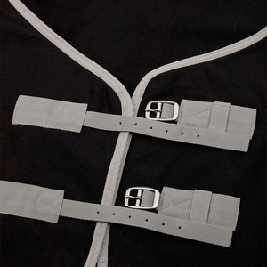 Manta Impermeable y Cortavientos para Caballos, Transpirable y Duradera, con Correas Ajustables, para Uso en Invierno, Establos y Exteriores - Product Image 5