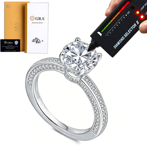 Anillo de Moissanita Redonda de 2 Quilates Chapado en Platino, Anillo de Compromiso Elegante para Mujer con Certificación GRA - Product Image 1