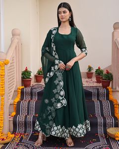 Mode tendance pour femmes : robe Anarkali verte pour mariages et soirées, manches 3/4, en crêpe de georgette, semi-couturée - Product Image 2