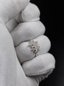 Bague de cocktail élégante en argent sterling 925, design géométrique en barre, plaqué rhodium, sertie de zircons, bijoux de fête pour femmes - Product Image 1