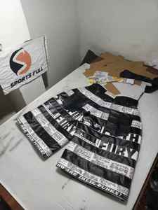 กางเกงขาสั้นผู้ชายทรงหลวม หนังเทียม ระบายอากาศได้ดี น้ำหนักเบา สไตล์ไฮสตรีท พิมพ์ลายตัวอักษร ผ้าวอร์สเต็ดรักษ์โลก ซิปหน้า - Product Image 2