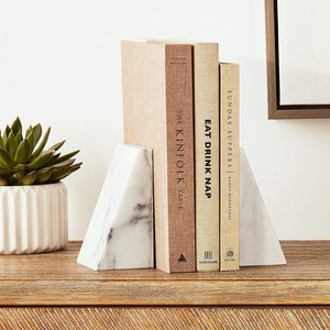 Ensemble d'entretoises à livres sculpturales irrégulières Art Déco en marbre blanc moderne, support décoratif pour étagère de maison, bureau ou salle d'étude - Product Image 5