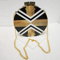 Pochette en bois de style ethnique avec design de flèche en résine Sac à main rigide élégant avec fermeture magnétique Sac de soirée de mode indienne