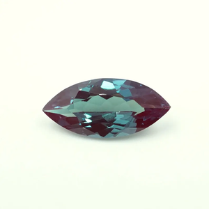 Pierre précieuse Alexandrite de laboratoire de 2 carats, taille marquise à changement de couleur (13x6x3.5MM) - Product Image 1