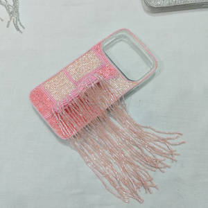Funda para móvil con cuentas de la mejor calidad, hecha a mano, con cuentas de vidrio bordadas, elegante, con borlas, accesorio decorativo. - Product Image 3