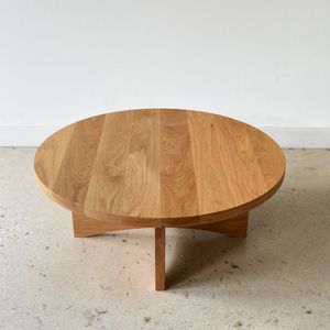 Elegante mesa de centro de madera hecha a mano, diseñada para una belleza atemporal y para el uso diario en la sala de estar. - Product Image 5