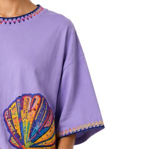 เสื้อยืดโอเวอร์ไซส์สีม่วงลาเวนเดอร์ลายกราฟิกสำหรับผู้หญิง พิมพ์ลายมหาสมุทรสีสันสดใส เสื้อผ้าลำลองสไตล์สตรีทแวร์ผ้าฝ้ายใส่สบายสำหรับฤดูร้อน ทรงหลวม รับผลิตตามแบบ OEM - Product Image 4