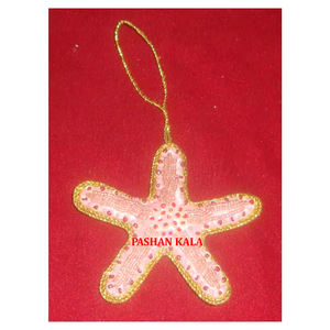 Ornement décoratif de Noël fait main, en tissu brodé de zari, avec des perles, en forme de maison, pour arbre et fête - Product Image 3