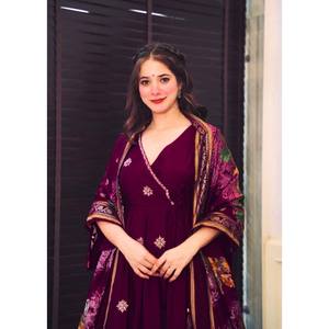 ชุดยาวดีไซเนอร์ XL มีด้านล่างสำหรับงานเย็บปักถักร้อยและมี dupatta - Product Image 3