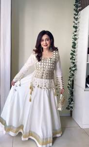 ชุดเดรส Anarkali ผ้าไหม Rangoli รุ่นใหม่มาแรง พร้อมเสื้อ Koti ปักลายกระจก และชุด Ladkan ดีไซน์หรูหรา พร้อมสวมใส่ - Product Image 4