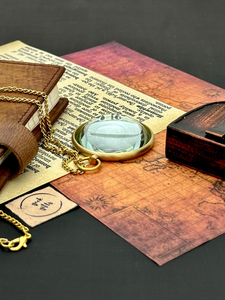 Collar con Lupa de Latón Vintage con Estuche de Cuero y Cadena Larga Dorada, Lente de Lectura Portátil de Estilo Antiguo - Product Image 1