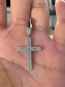 Colgante de cruz de moissanita con corte brillante, plata de ley 925 chapada en oro, estilo casual/deportivo, con apariencia de diamante, joyería religiosa para mujer - Product Image 2