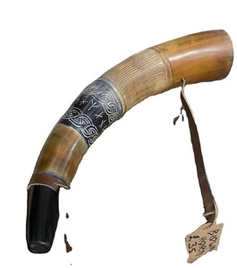 Cuerno que sopla del Buey Venta al por mayor Mejor calidad 100% Cuerno que sopla grabado natural con cuero - Product Image 3